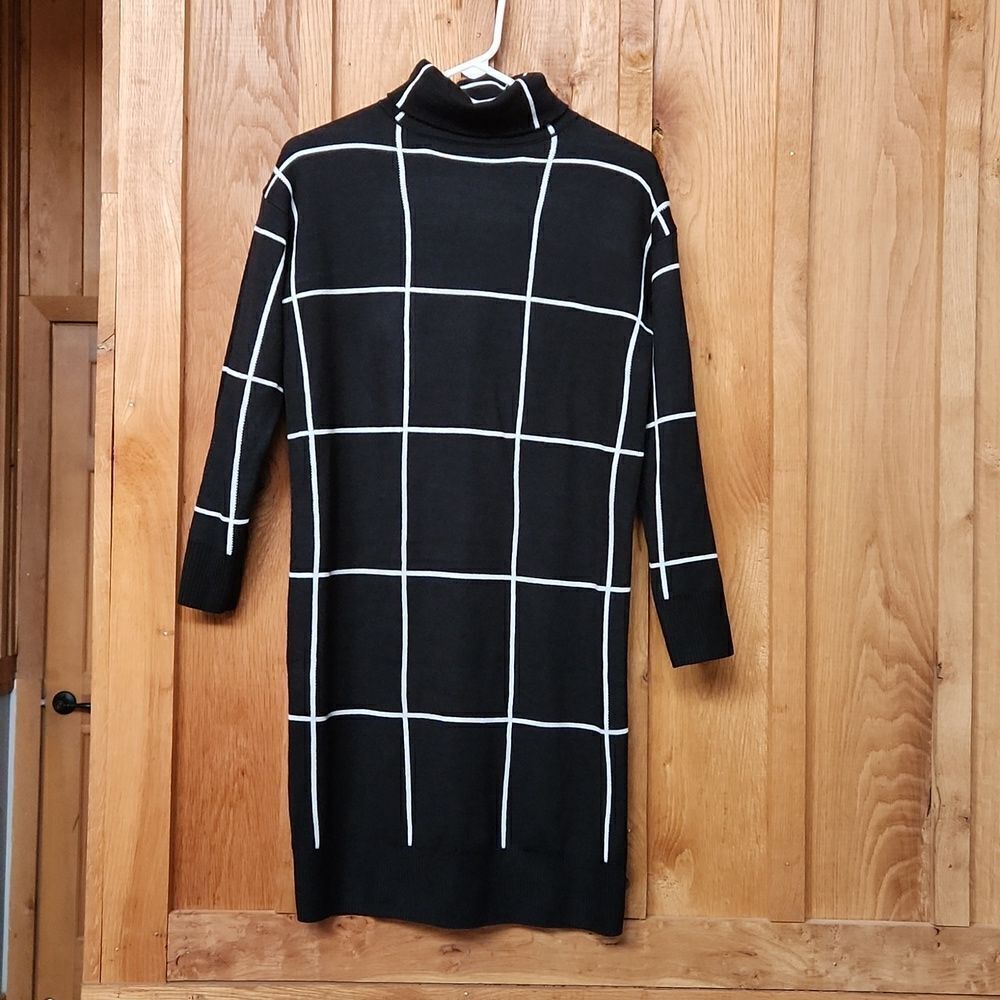 Simplee Turtleneck Knee Length Sweater Dress Grid Pattern, Medium, Black & White